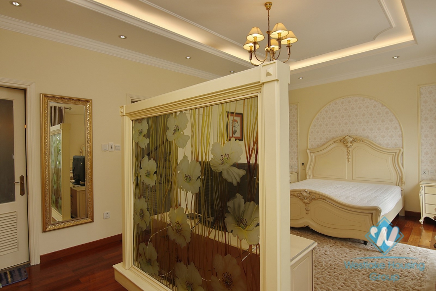 Five-bedroom villa for rent in Vinhome Riverside near BIS international school